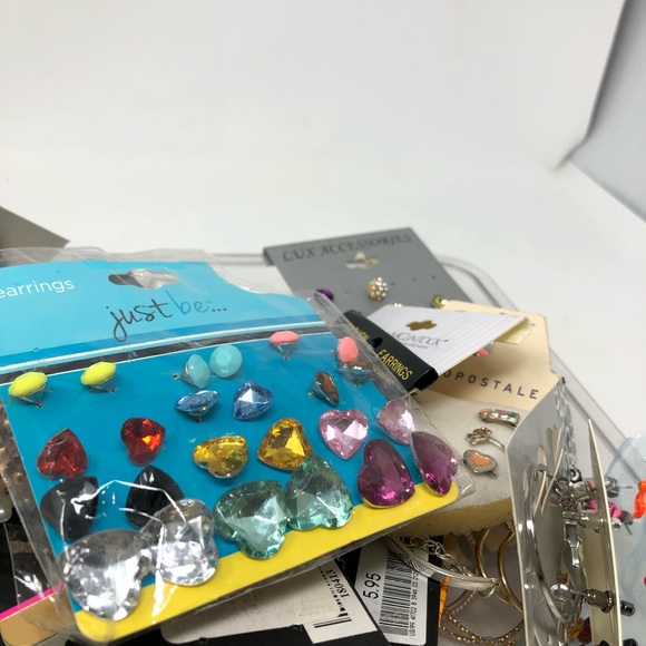 Lot of Costume Jewelry Repurpose Craft Lot - Picture 3 of 16